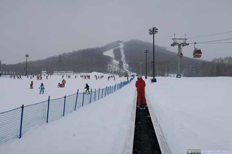 长白山滑雪场的魔毯