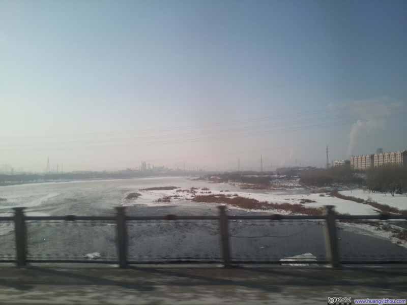 回吉林市的路上，松花江