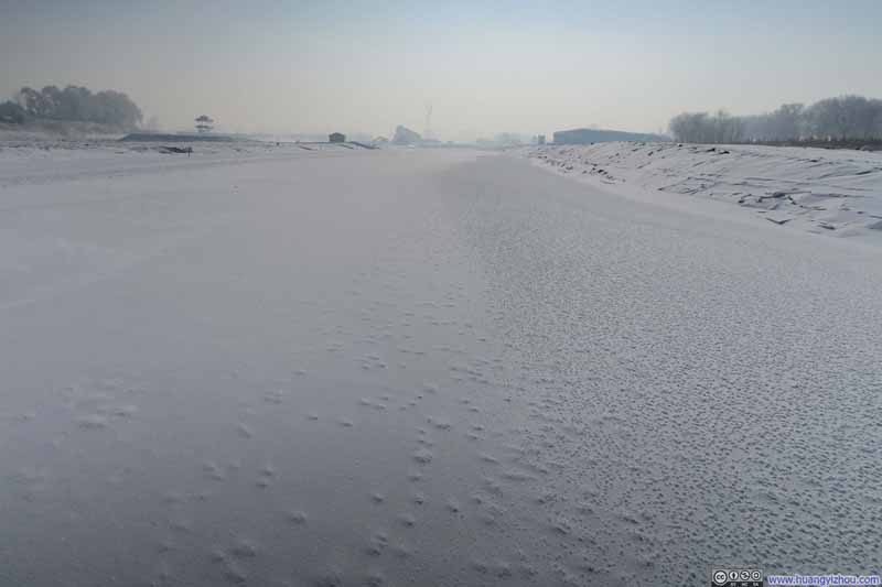 冰雪世界北面，这是一片没有被打扰的雪地。在夏天将成为松花江的一部分