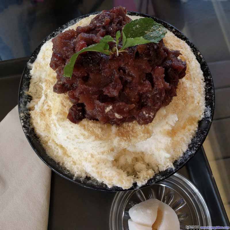 素帖山下来之后，找了一家冰沙店消暑，顺便缓冲一下下山的晕车感