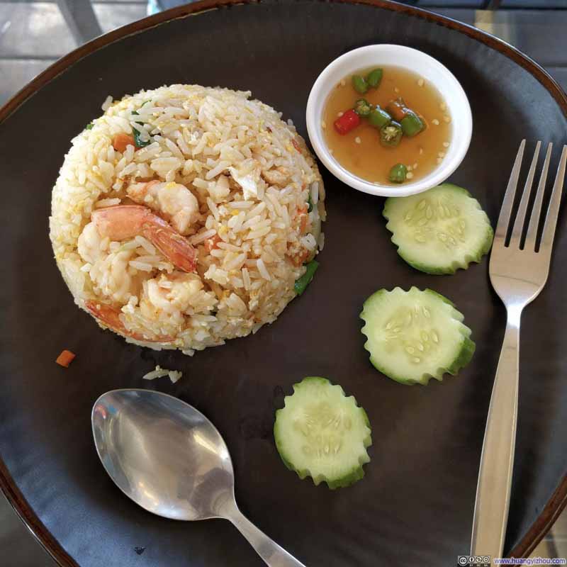 同一家冰沙店的中饭