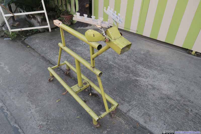 在宁曼路上看到的某艺术品