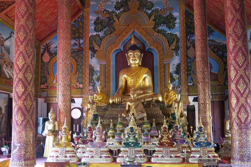 Wat Thung Yung内部，不同质地的佛像
