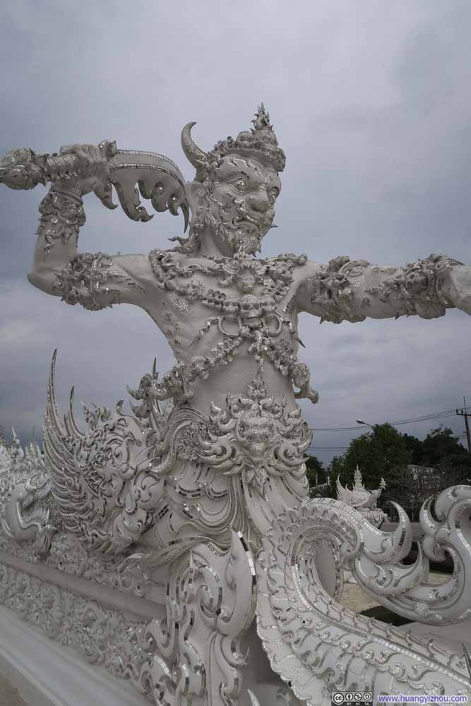看管白庙入口的“将领”