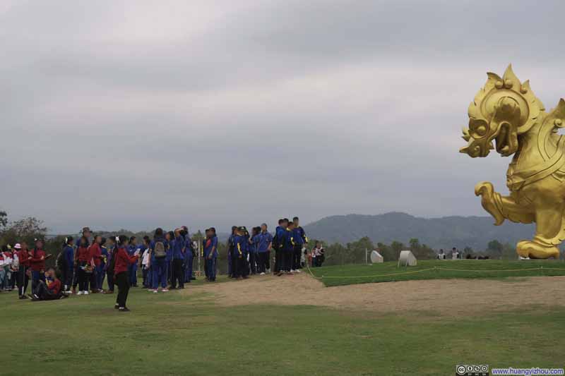 Singha Park，靠近入口处，这好像是一个当地学校的郊游
