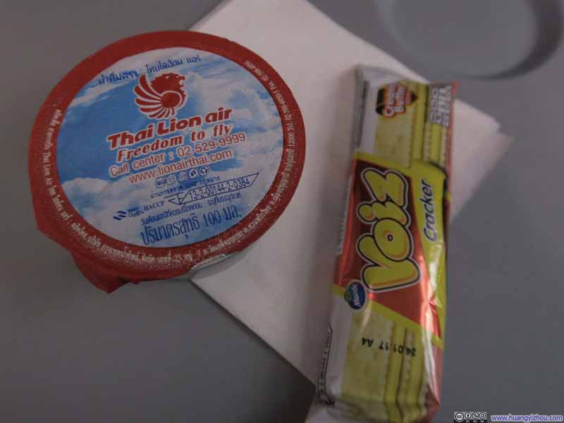 机上发的免费点心。感觉泰国服务业发的饼干都挺好吃的。