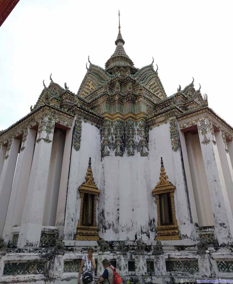 卧佛寺内，Phra Mondob，看上去有点年纪了