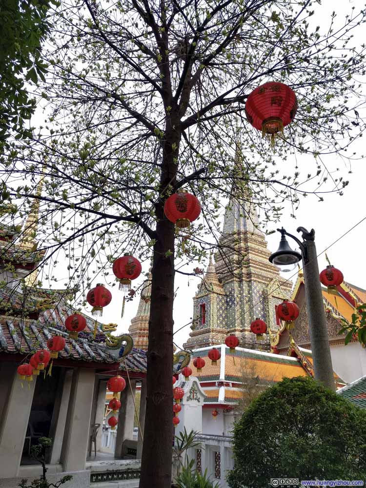 卧佛寺内的春节装饰，这是卧佛寺里一个游客不常来的小园子
