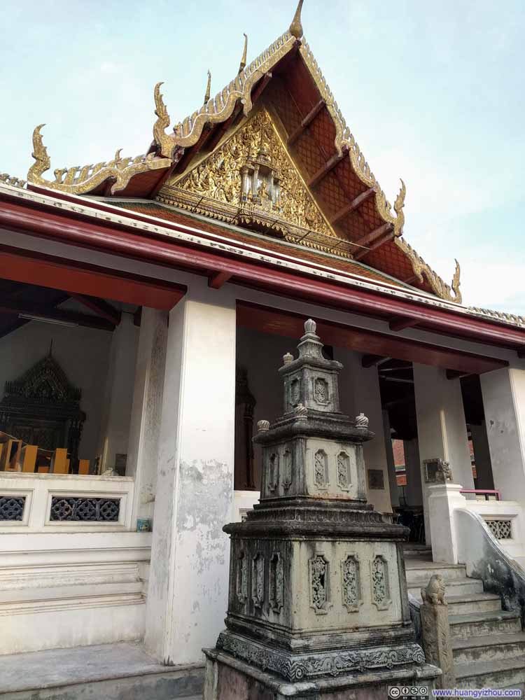卧佛寺西南角的Sala Karn Parien，明显建筑的维护程度没有北面游客聚集的区域要好