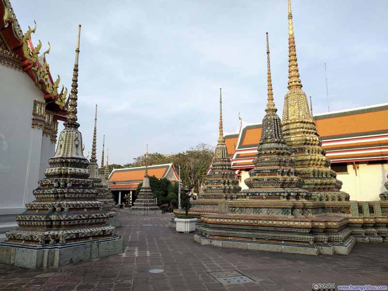 卧佛寺内的Phra Chedi Rai