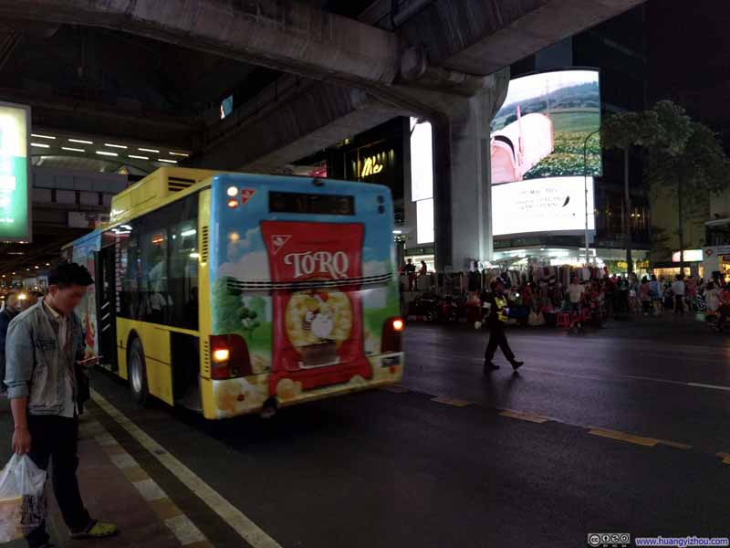 坐了这趟公交车到了曼谷的商业区