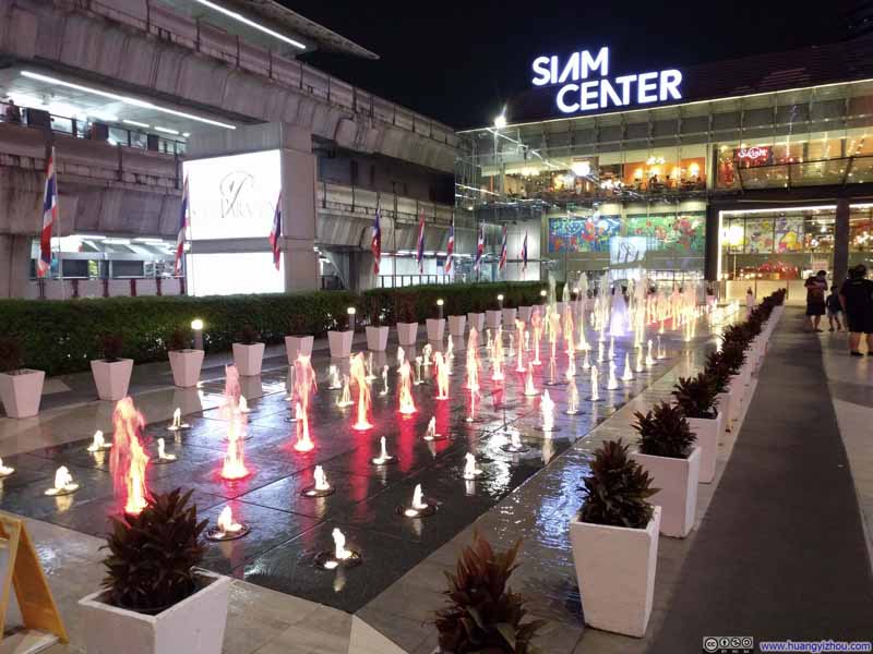 Siam Paragon外的喷泉表演