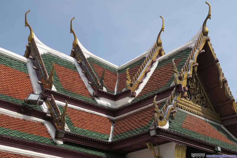 玉佛寺里，走廊的屋檐