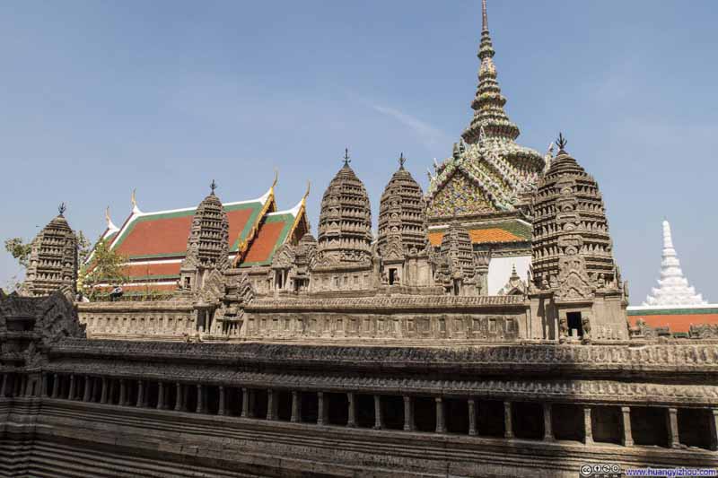 玉佛寺里吴哥窟的模型，用以强调泰国曾经对吴哥的统治