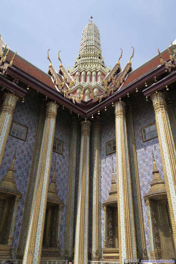 玉佛寺内，Prasat Phra Thep Bidon