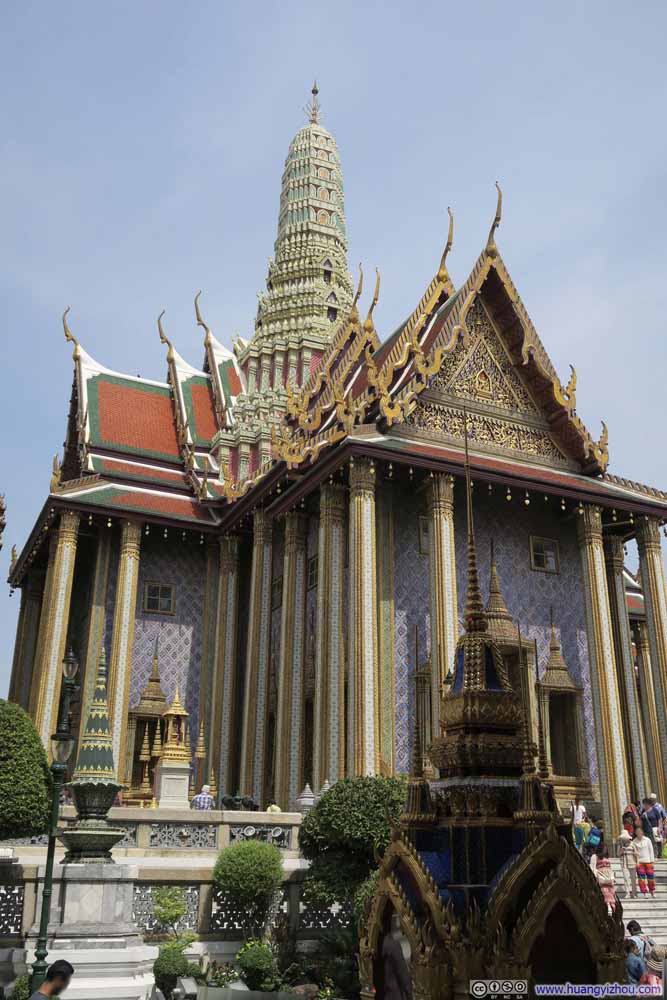 Prasat Phra Thep Bidon