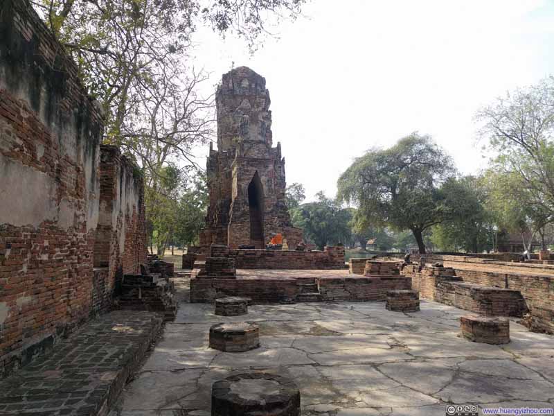 Wat Maha That售票区外也有一些建筑