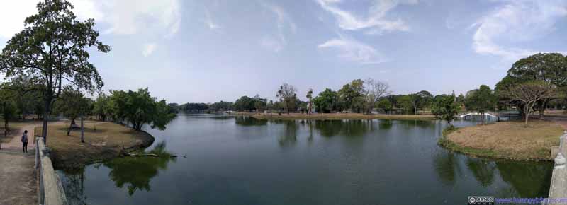 Rama Public Park，湖边