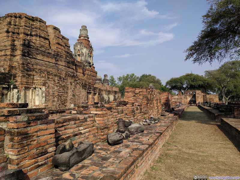 Wat Phra Ram，这应该曾经是一个摆放佛像的回廊