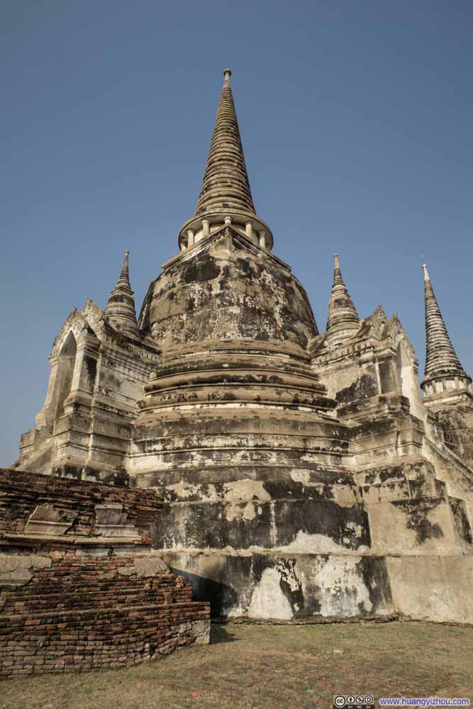 Wat Phra Si Sanphet内被修复的舍利塔
