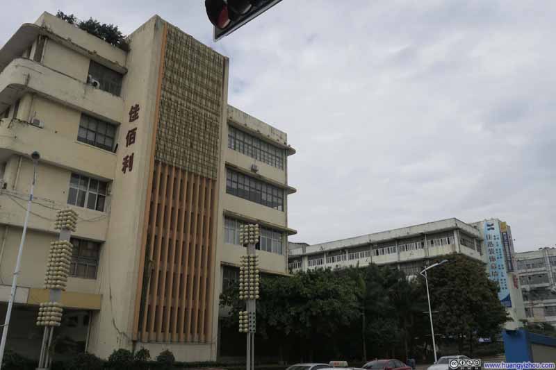湖里大道上靠近机场这一片建筑都有些年月了