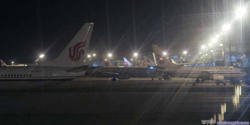 另一架国航737滑过
