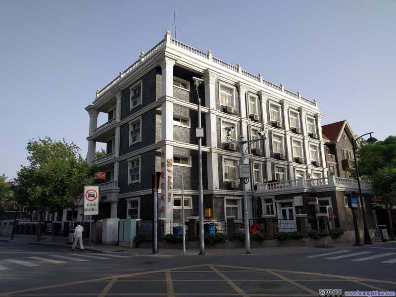 香江假日酒店，这个高度在五大道众多建筑中已经算高的了