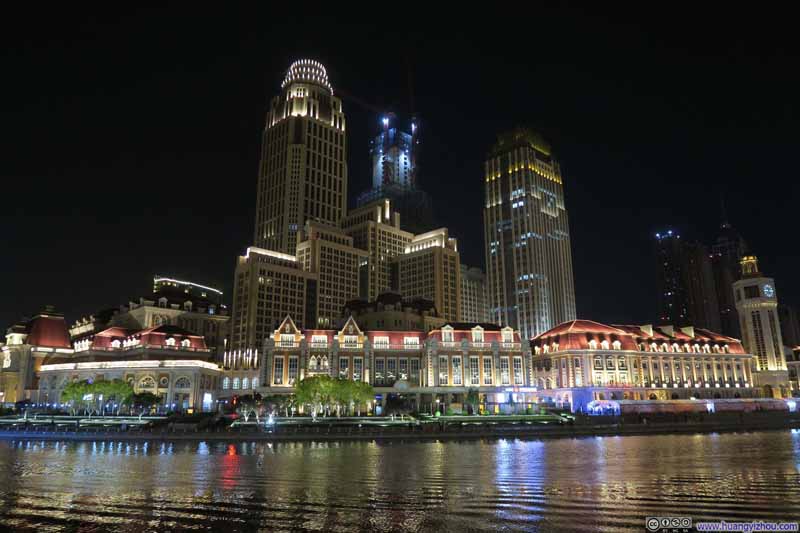 天津火车站对面的海河沿岸建筑