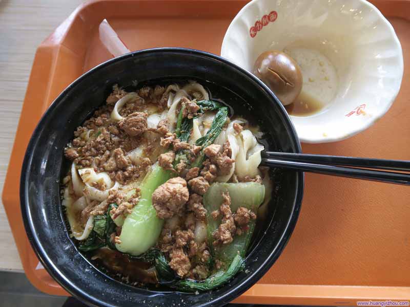 回到大同市区之后在当地连锁的“东方拉面”吃了一顿正常的刀削面