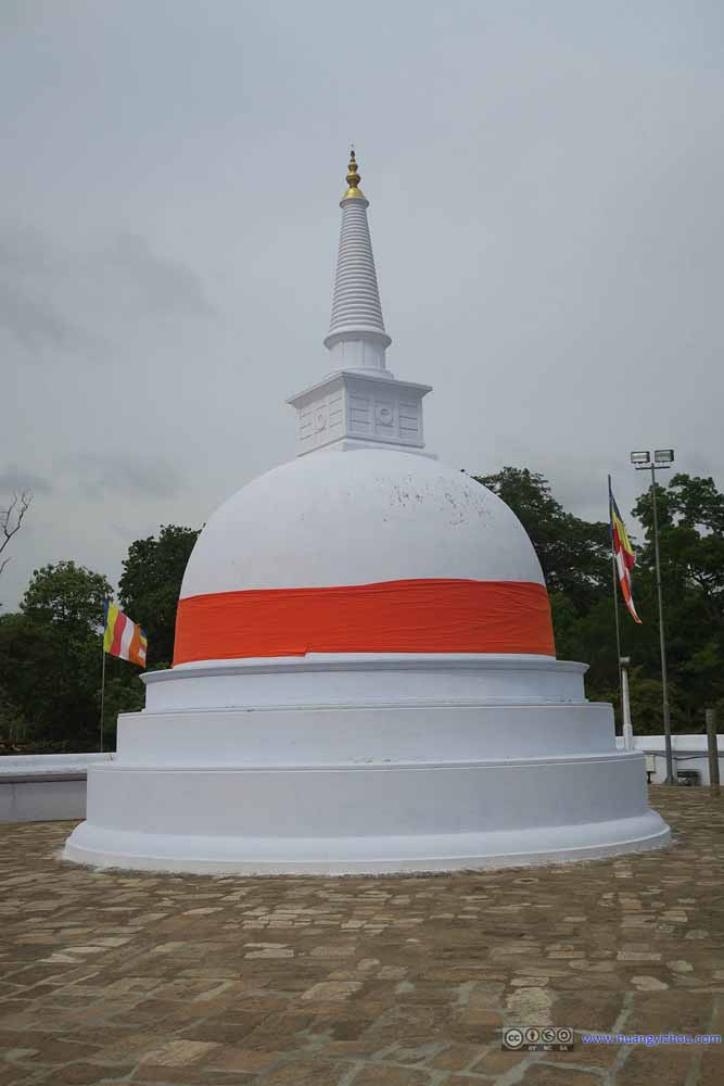 Ruwanwelisaya佛塔周围的小舍利塔