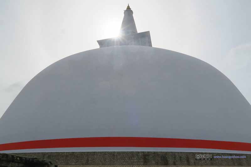Ruwanwelisaya Stupa and Sun
