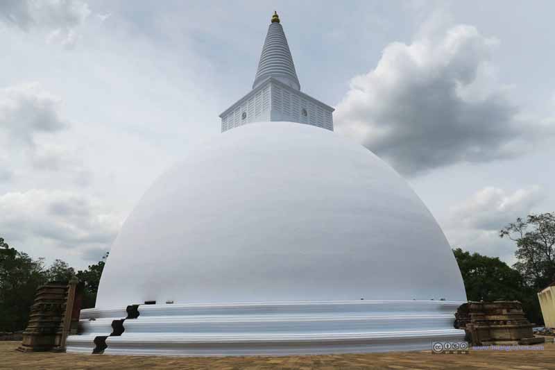 Mirisawetiya Stupa