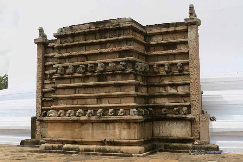 Details of Mirisawetiya Stupa