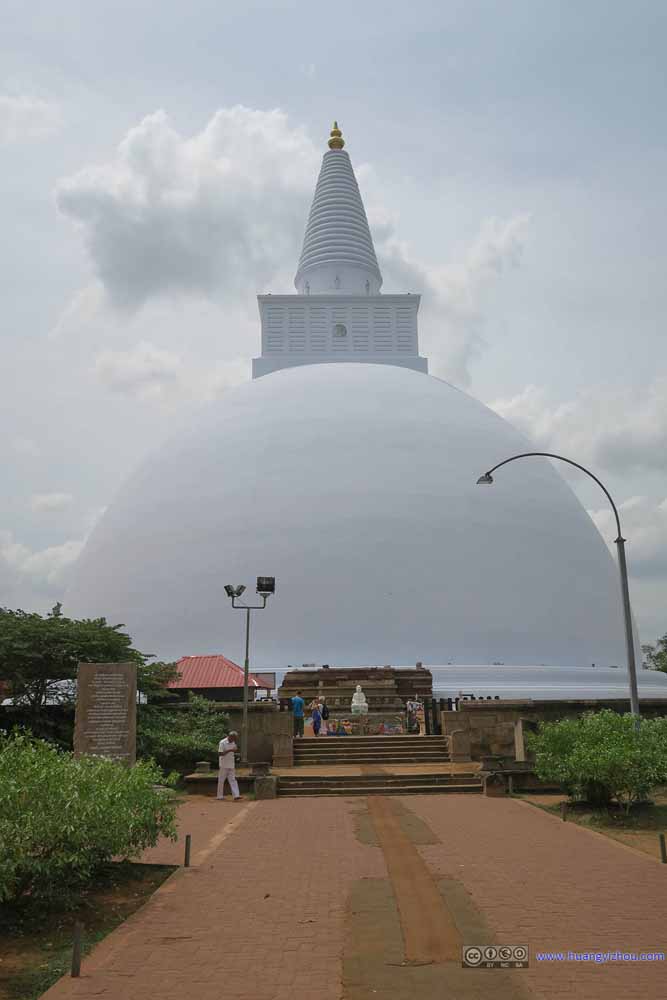 Mirisawetiya Stupa Entrance