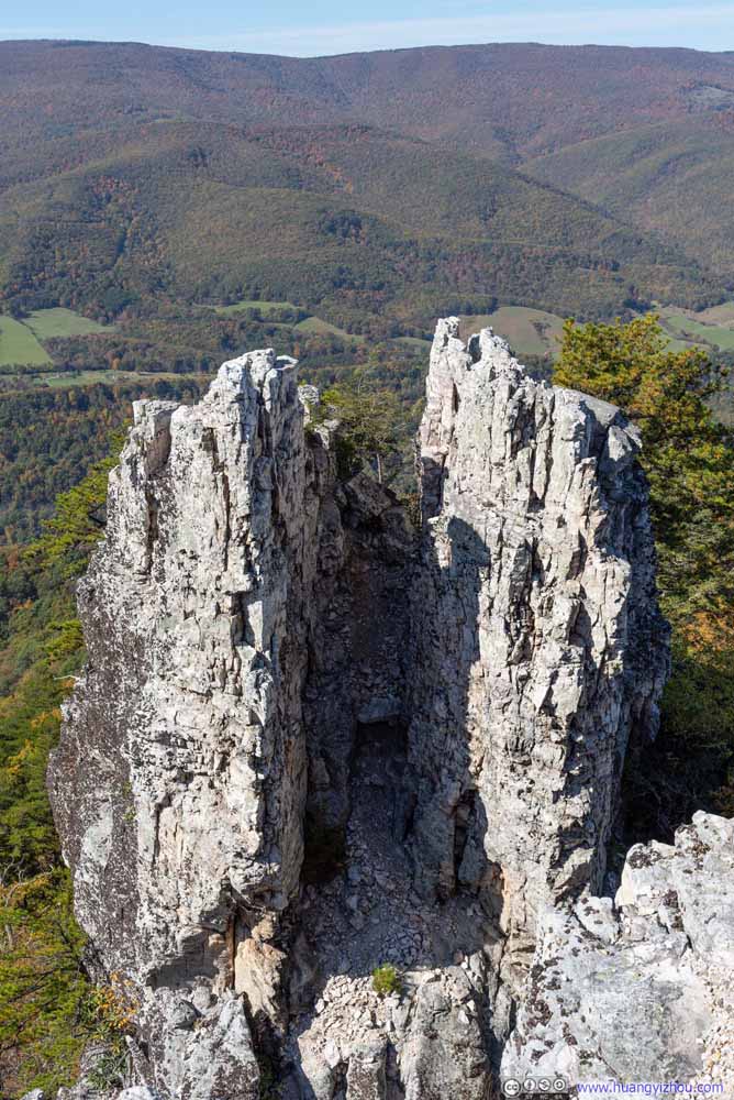 Rocks beyond Chimney Top