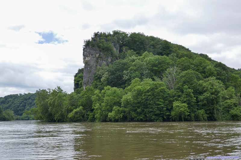 Cliff along New River