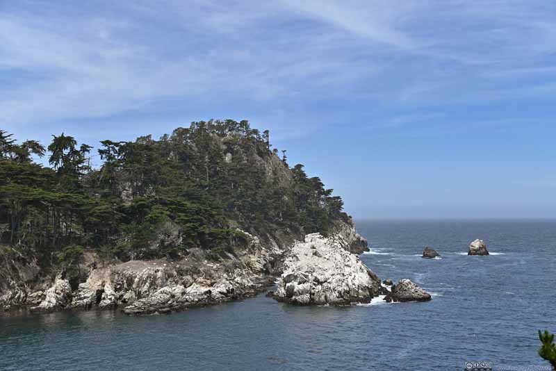 蓝鱼湾(Bluefish Cove)对面的大穹顶山(Big Dome Mountain)