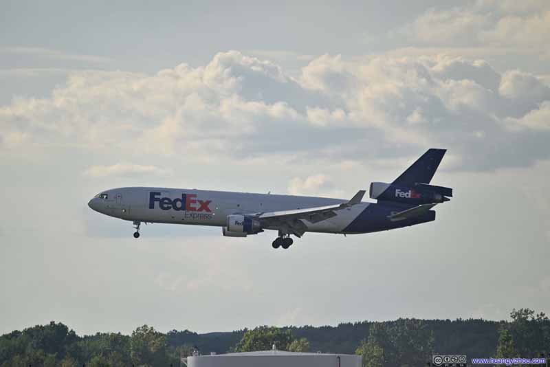 FedEx MD11 (N584FE) Landing