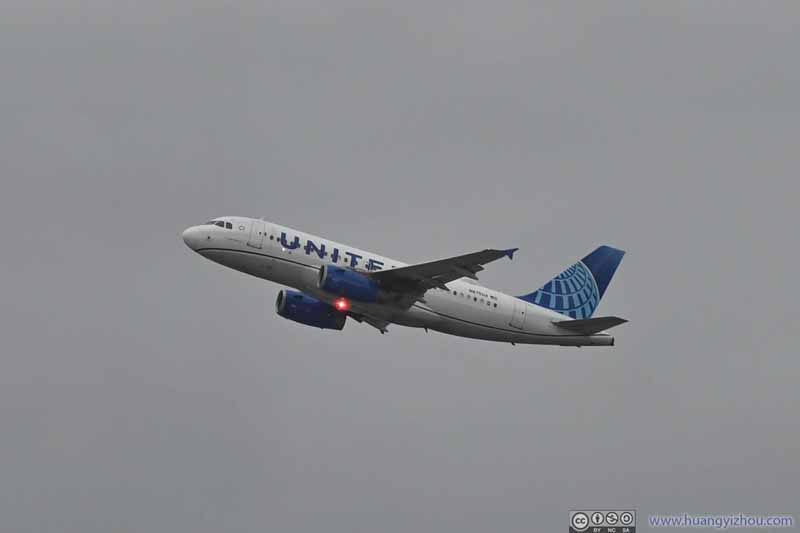 United Airlines A319 Takeoff