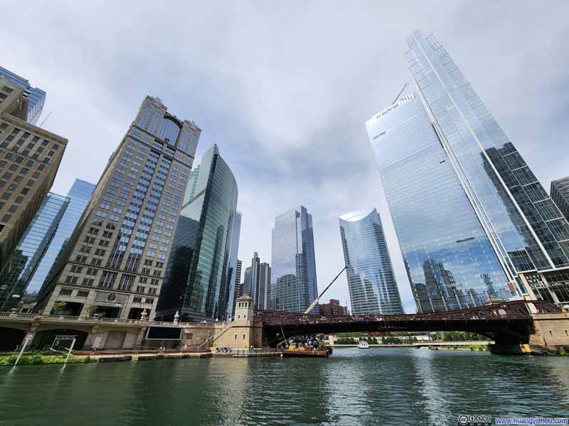 Buildings along Chicago River
