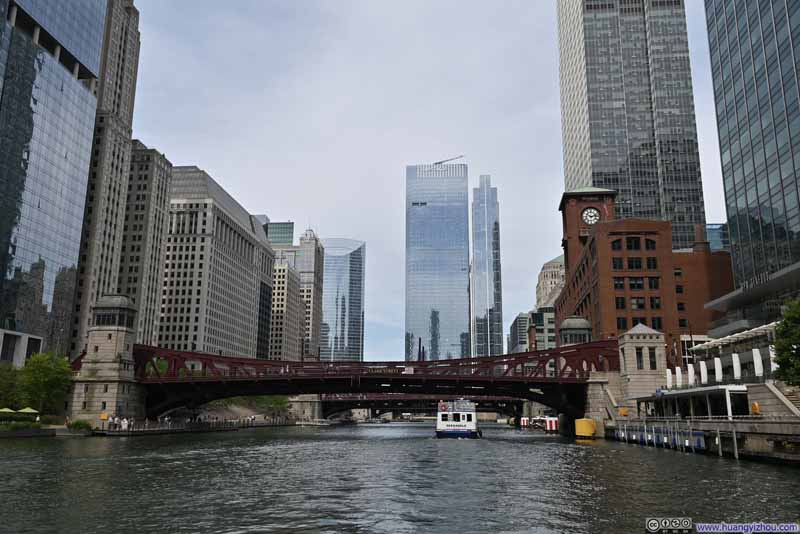Buildings along Chicago River