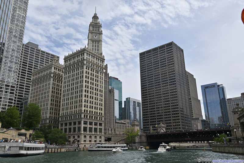 Buildings along Chicago River