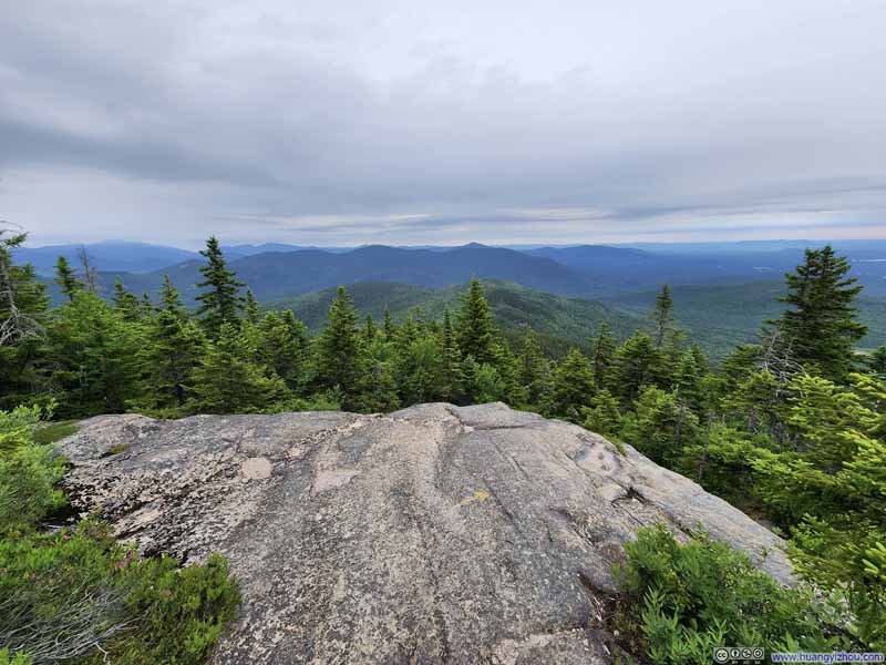 Intersection of Carter Ledge Trail and Middle Sister Trail