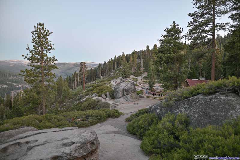 Trail around Glacier Point