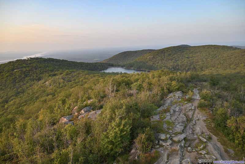 Beacon Reservoir and Trail to South Beacon Mountain