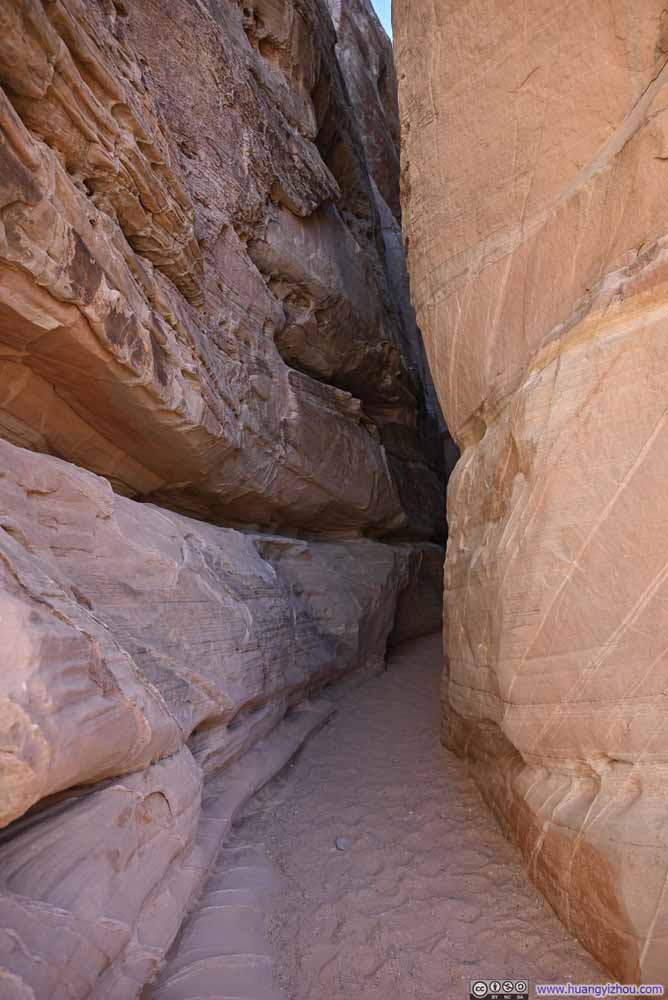 White Domes Slot Canyon
