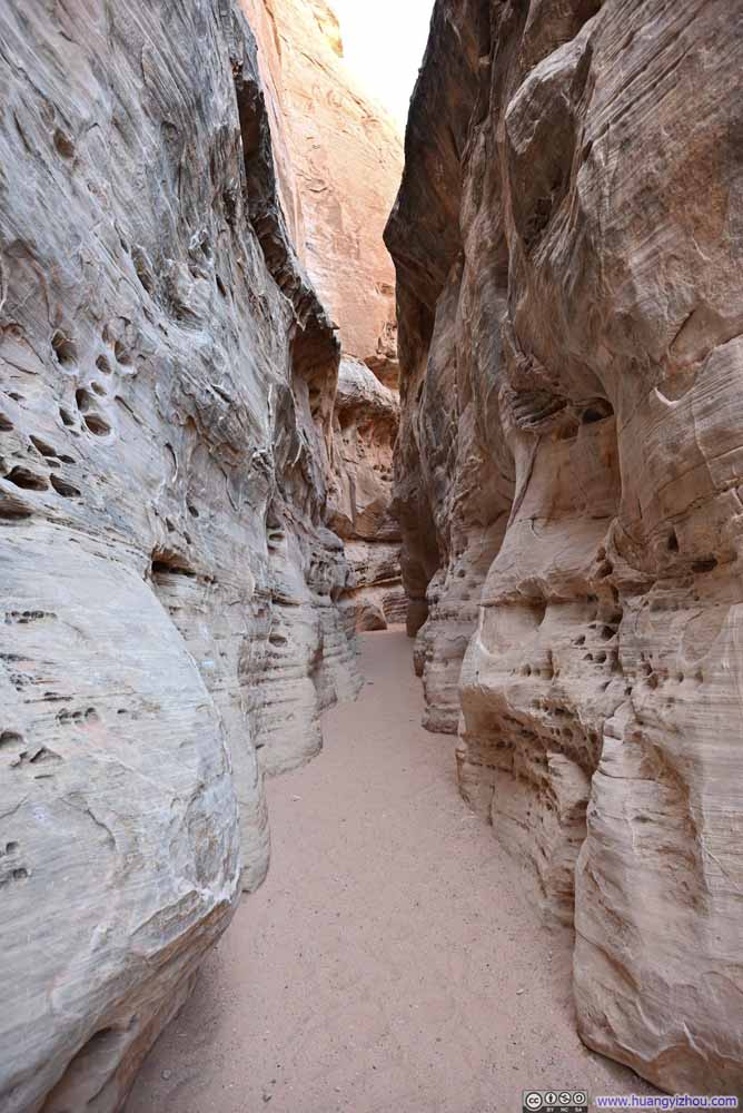 White Domes Slot Canyon