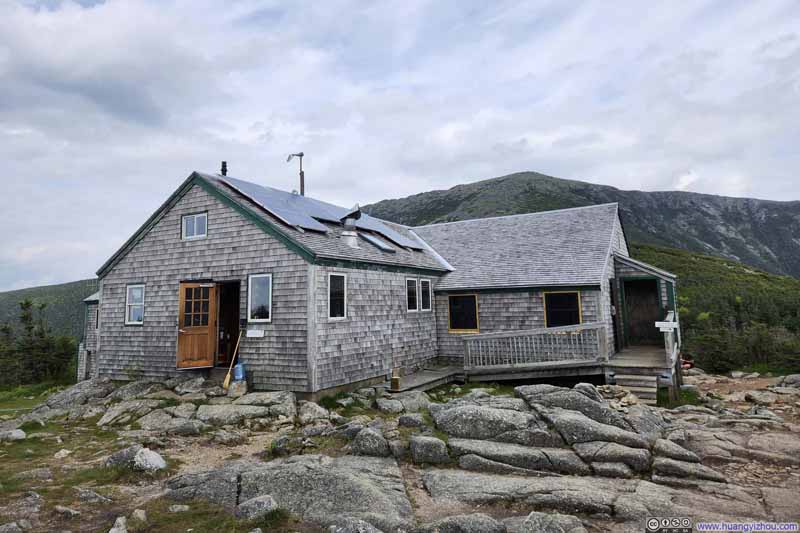 Greenleaf Hut before Mt Lafayette