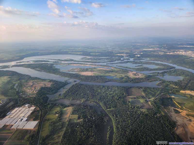 Islands among Mississippi River