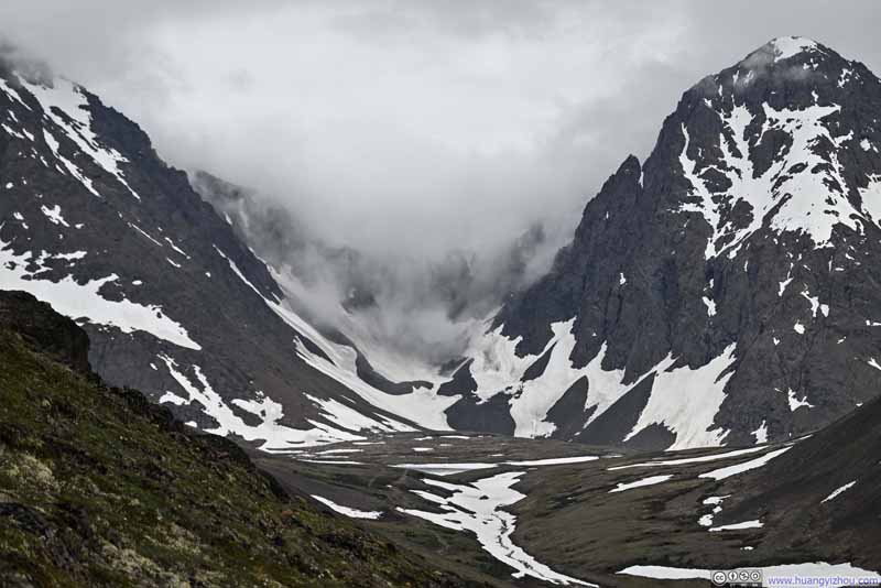 Clouds Rolling between Yuyanq' Ch'ex Peaks